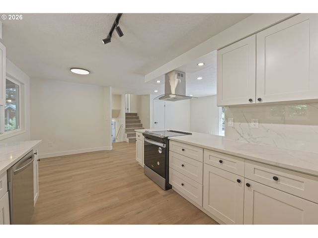 15148 S BURKSTROM Rd, Oregon City, OR 97045