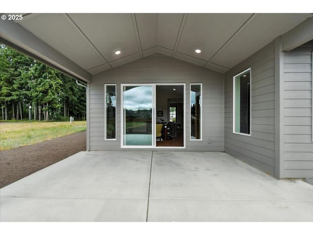 121 GASSMAN Rd, Castle Rock, WA 98611