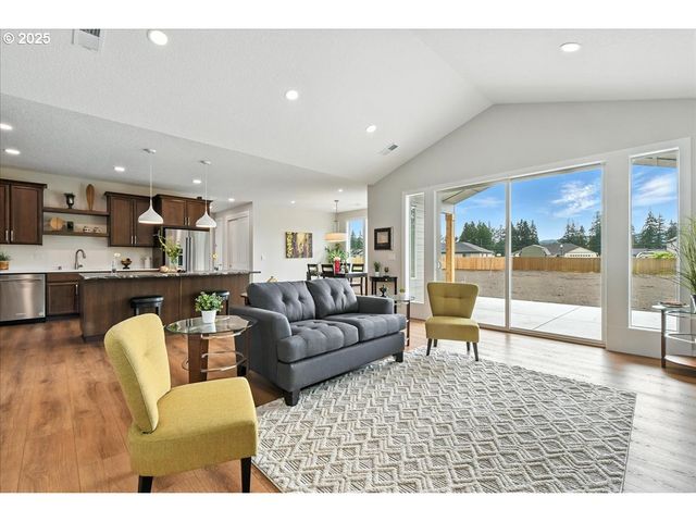 121 GASSMAN Rd, Castle Rock, WA 98611