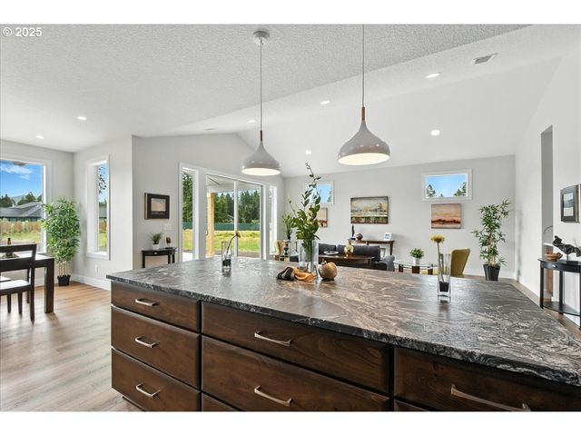 121 GASSMAN Rd, Castle Rock, WA 98611