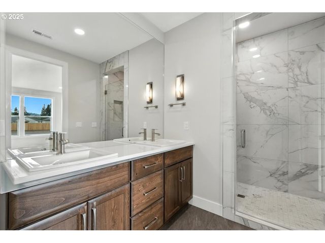 121 GASSMAN Rd, Castle Rock, WA 98611