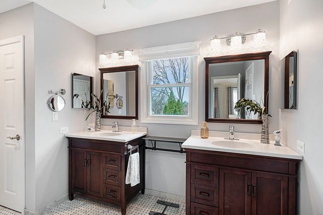 541 Salceda Lane, Mundelein, IL 60060