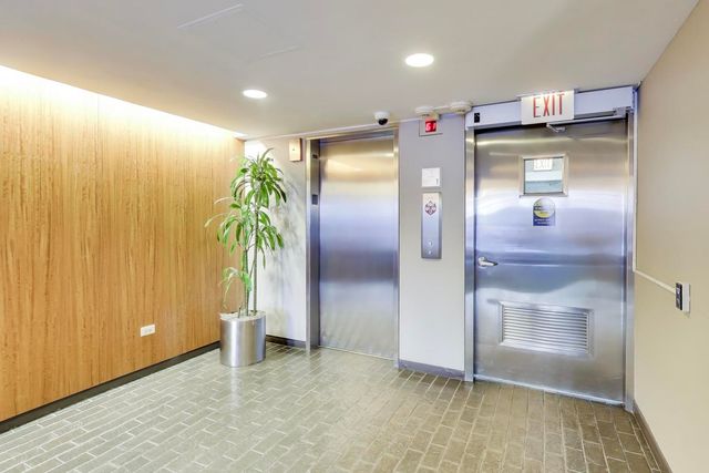 1555 N SANDBURG Terrace 406, Chicago, IL 60610