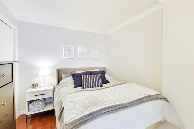 1555 N SANDBURG Terrace 406, Chicago, IL 60610