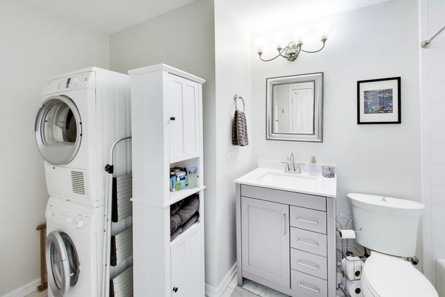 1555 N SANDBURG Terrace 406, Chicago, IL 60610