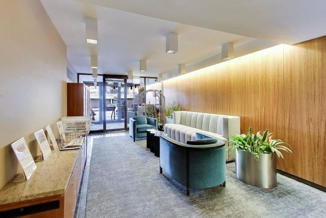 1555 N SANDBURG Terrace 406, Chicago, IL 60610