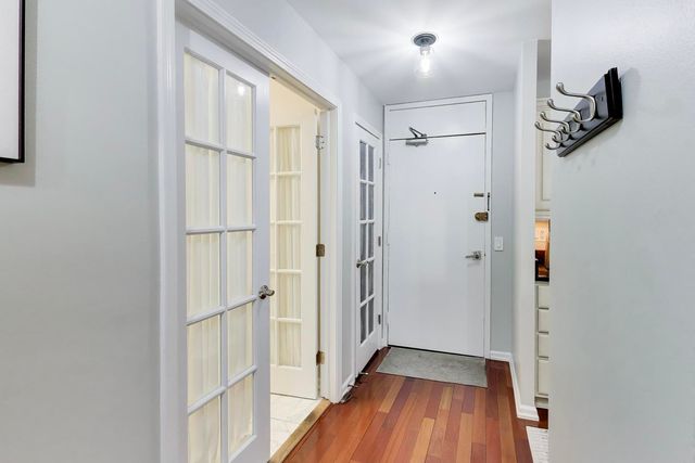 1555 N SANDBURG Terrace 406, Chicago, IL 60610