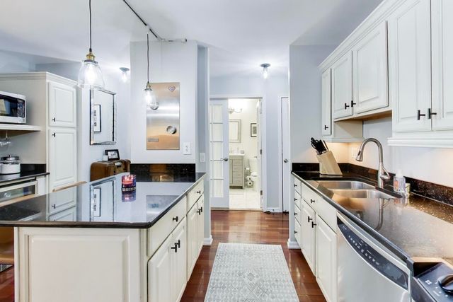 1555 N SANDBURG Terrace 406, Chicago, IL 60610