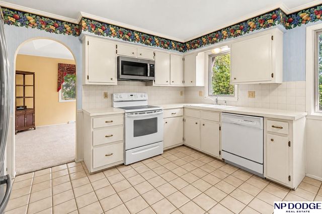 506 Dowding Court, Bellevue, NE 68005