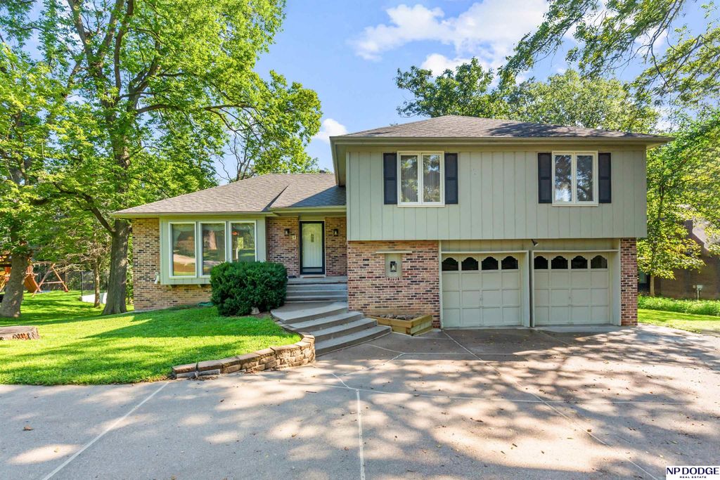 506 Dowding Court, Bellevue, NE 68005