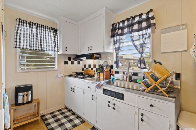 709 Twin View Drive, Honolulu, HI 96817