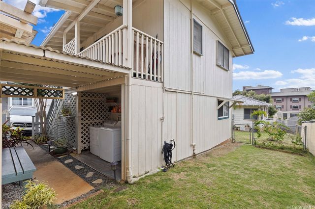 709 Twin View Drive, Honolulu, HI 96817