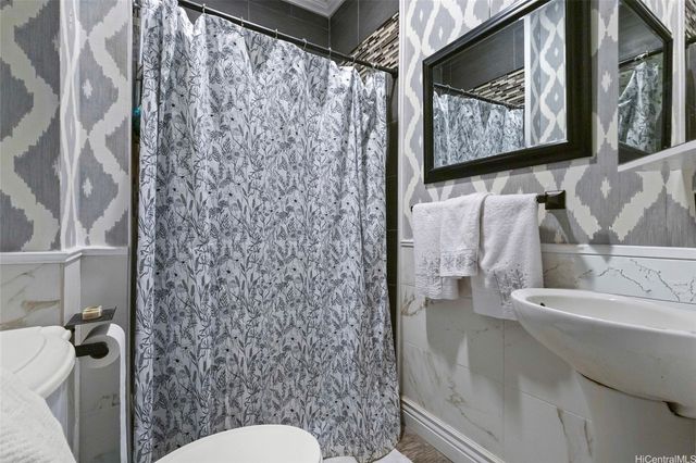 709 Twin View Drive, Honolulu, HI 96817