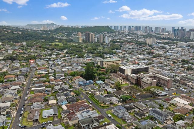 709 Twin View Drive, Honolulu, HI 96817