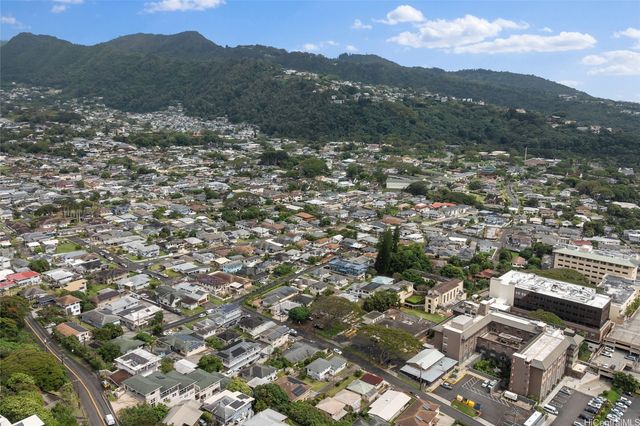 709 Twin View Drive, Honolulu, HI 96817