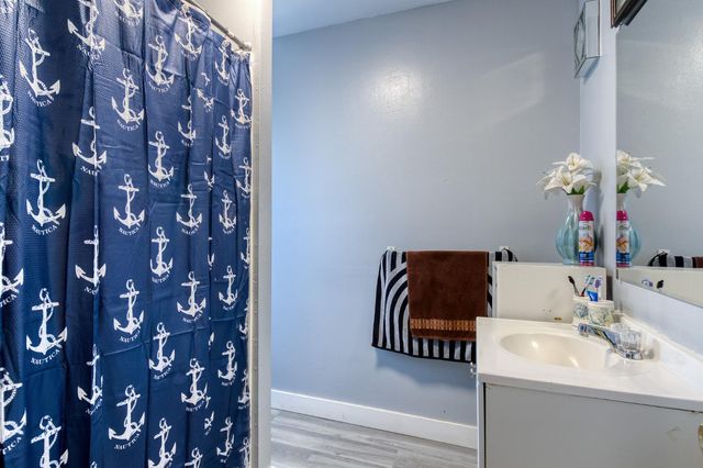 13301 Bentley St, Waterford, CA 95386