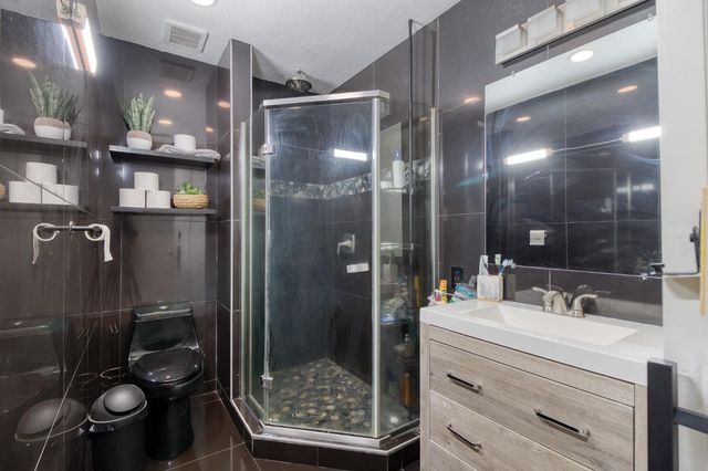 13301 Bentley St, Waterford, CA 95386