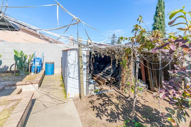 13301 Bentley St, Waterford, CA 95386