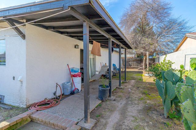 13301 Bentley St, Waterford, CA 95386