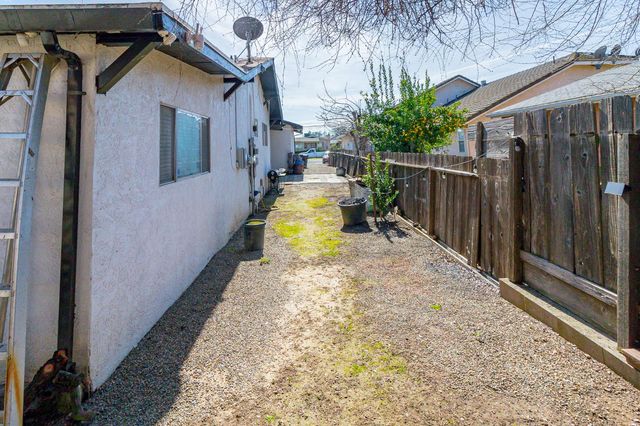 13301 Bentley St, Waterford, CA 95386