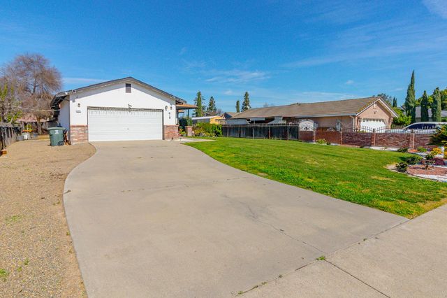 13301 Bentley St, Waterford, CA 95386