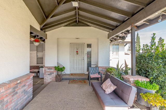 13301 Bentley St, Waterford, CA 95386