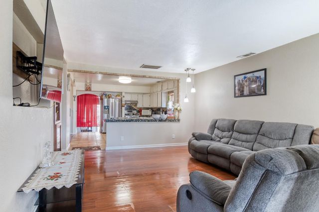 13301 Bentley St, Waterford, CA 95386