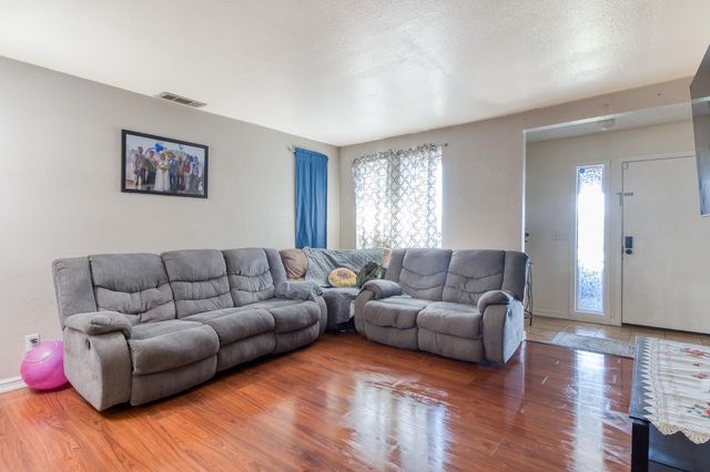 13301 Bentley St, Waterford, CA 95386