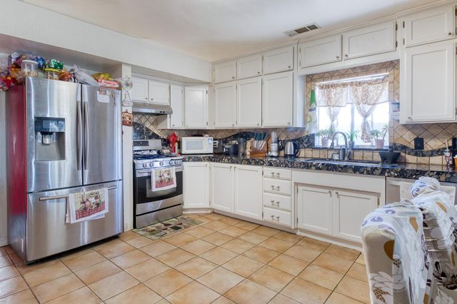 13301 Bentley St, Waterford, CA 95386