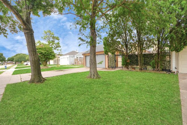 11842 Plumbrook Drive, Houston, TX 77099