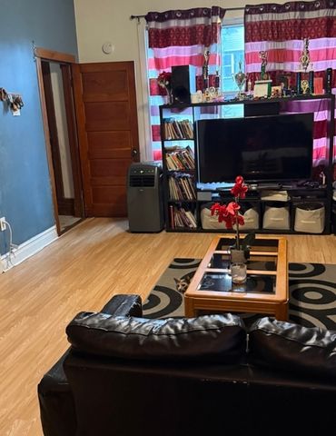 3303 W 38th Place, Chicago, IL 60632