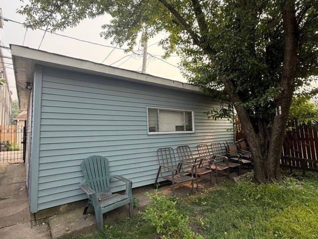 3303 W 38th Place, Chicago, IL 60632