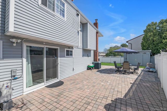 1 Sterling Court, Plainview, NY 11803