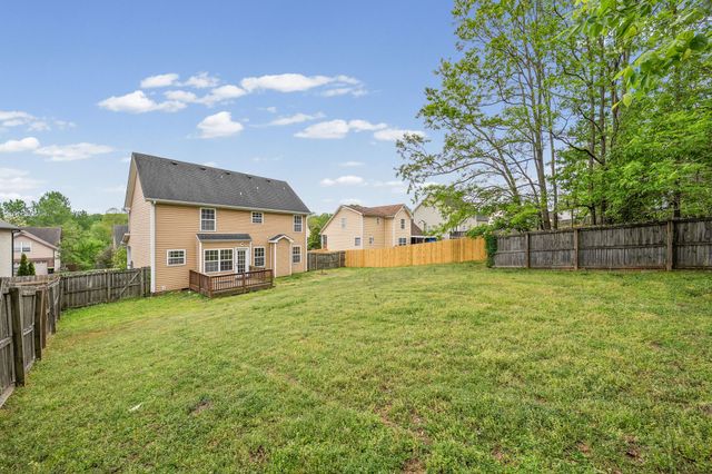 1109 Ishee Dr, Clarksville, TN 37042