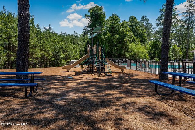 180 Wiregrass Lane, Southern Pines, NC 28387