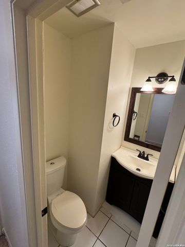 11303 Vance Jackson Rd Apt H2, San Antonio, TX 78230