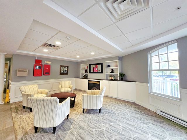 614 Pond St 2309, Braintree, MA 02184