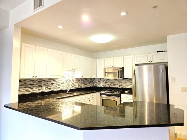 614 Pond St 2309, Braintree, MA 02184