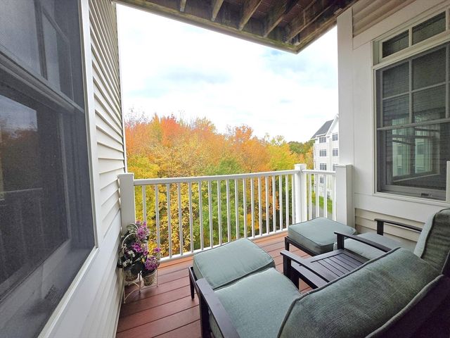 614 Pond St 2309, Braintree, MA 02184