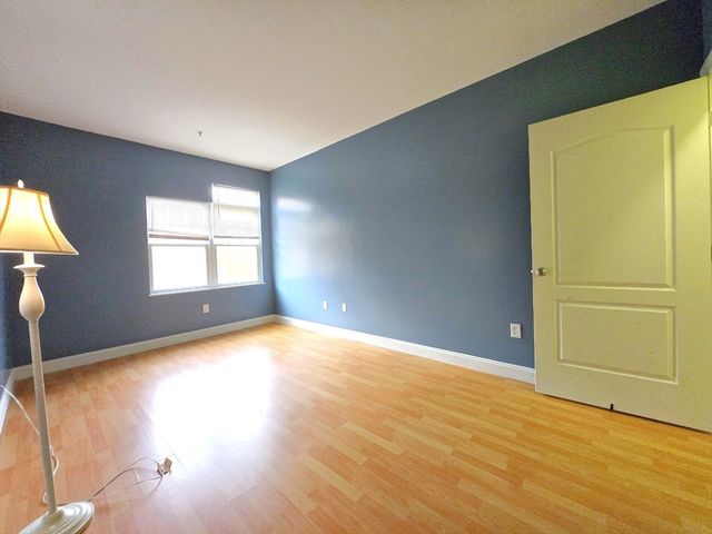 614 Pond St 2309, Braintree, MA 02184