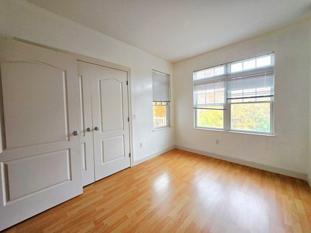 614 Pond St 2309, Braintree, MA 02184