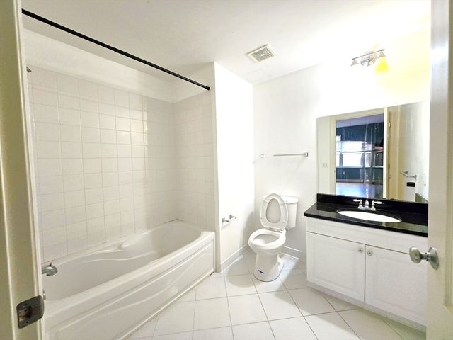 614 Pond St 2309, Braintree, MA 02184