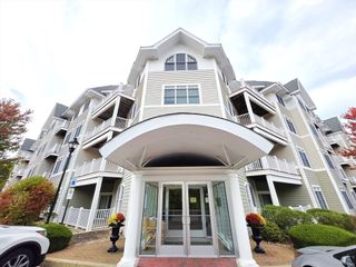 614 Pond St 2309, Braintree, MA 02184