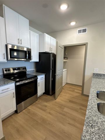 691 Union Chapel RD B2, Cedar Creek, TX 78612