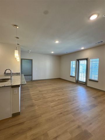 691 Union Chapel RD B2, Cedar Creek, TX 78612