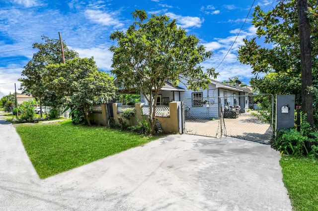 7908 John Street, Houston, TX 77012