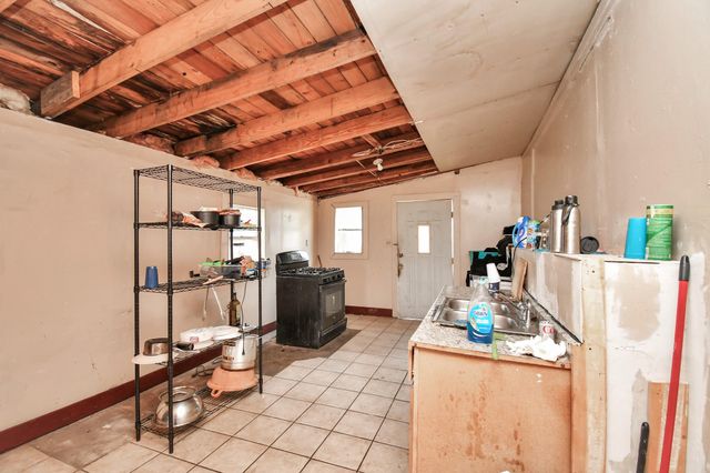 7908 John Street, Houston, TX 77012