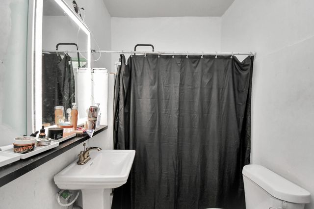 7908 John Street, Houston, TX 77012