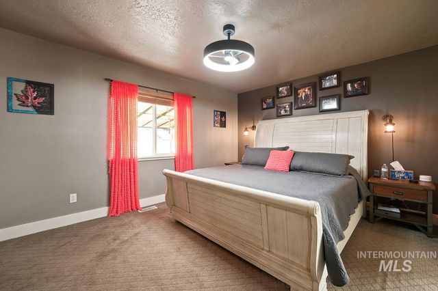 2515 Autumncrest St, Caldwell, ID 83607