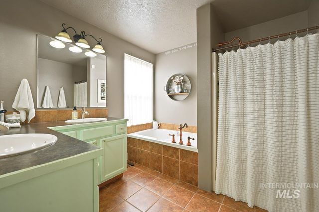 2515 Autumncrest St, Caldwell, ID 83607